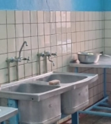 У ліцеї на Рівненщині на аукціон виставили приміщення харчоблока