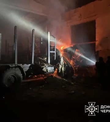 Пожежа на цивільному підприємстві з лісозаготівлі: військо РФ атакувало Новгород-Сіверський ударними БпЛА