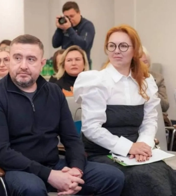 Голова Одеської обласної ради і його дружина-нардепка отримали підозри у недостовірному декларуванні