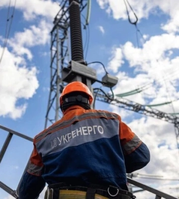 На Чернігівщині енергетики не можуть почати ремонтні роботи через постійні атаки РФ