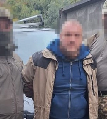 Передавав окупантам локації ППО та аеродромів у двох областях: СБУ затримала агента РФ у Києві