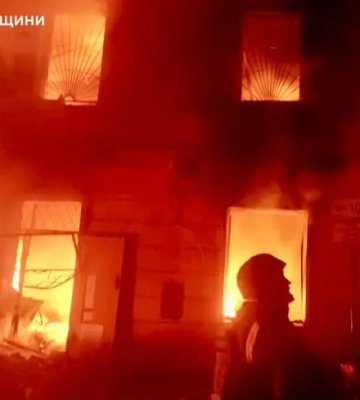 Росіяни атакували "Шахедами" Херсон: троє поранених, є багато пошкоджень