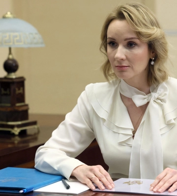 Російська омбудсменка Львова-Бєлова публічно зізналася, що викрала й "перевиховала" українську дитину з Маріуполя. ВIДЕО