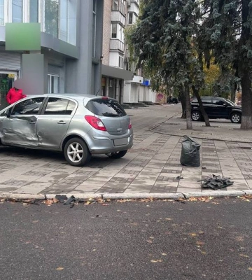 У центрі Черкас на перехресті сталася ДТП між двома легковиками