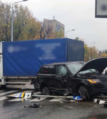 У Харкові сталася ДТП з позашляховиком: водій отримав травми