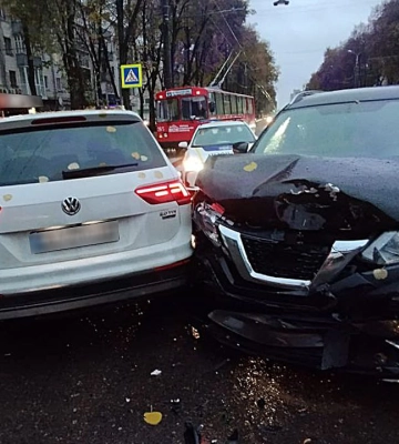 У Сумах через водійку сталася потрійна ДТП