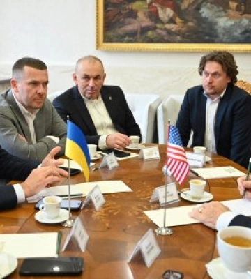 Закарпаття та США зміцнюють співпрацю: Підтримка переселенців та соціальне житло – ключові теми зустрічі в Ужгороді