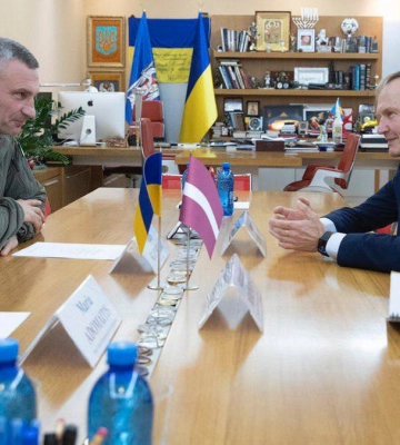 Віталій Кличко обговорив з послами Латвії та Чехії відновлення Києва після обстрілів