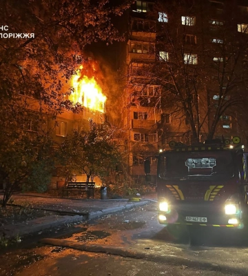«Шахеды» ночью массированно атаковали Запорожье: загорелись многоэтажки, более 10 человек ранены