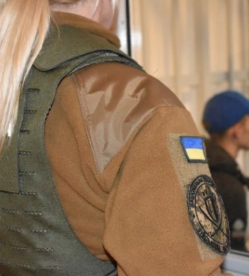 В Хмельницком 17-летний парень угрожал ножом и похитил три автомата в тире — решение суда