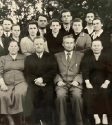 Учителі сільської школи на Волині на фото 50-х років минулого століття