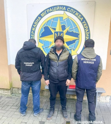 Нелегала з Туреччини, який ігнорував рішення про повернення, депортували з Рівненщини