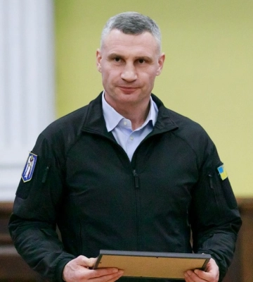 Журналистку "1+1" вместе с сыном пытались выгнать из укрытия предприятия "Киевпасстранс"