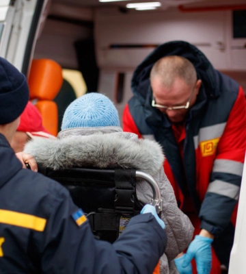Військові РФ ударили по Дніпровському району Херсона: є постраждалий