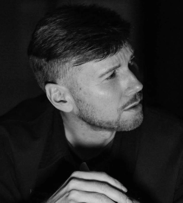"Тяжелая ночь": известный украинский режиссер сообщил о "прилете" в его дом в Киеве