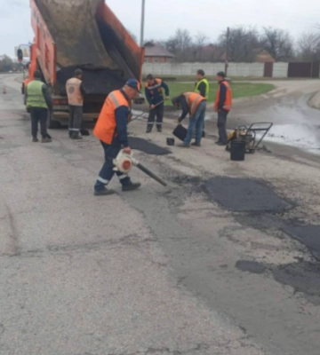 Уряд виділив додаткові гроші на ремонт доріг у двох прифронтових областях