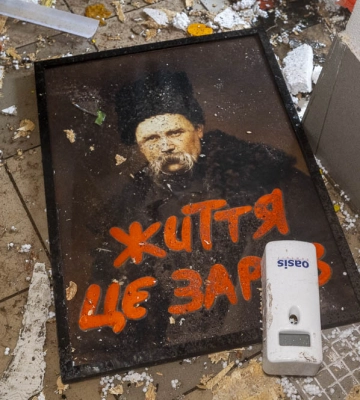 У Харкові рятували дітей, які потрапили під російський обстріл: фоторепортаж