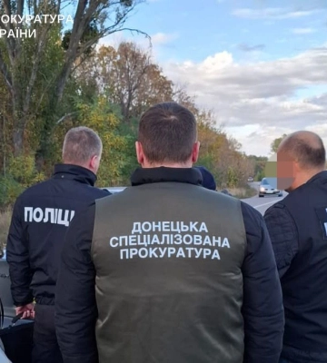 Брав гроші за переведення та одноразову виплату - посадовцю військової частини повідомлено про підозру