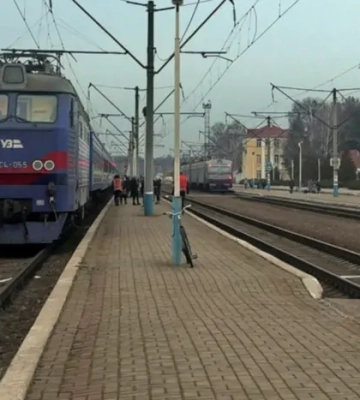 Ворог атакував залізничну станцію у Сумській громаді, поранені двоє людей