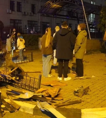 У Києві через вечірню атаку РФ постраждали 4 людини, під удар потрапила синагога