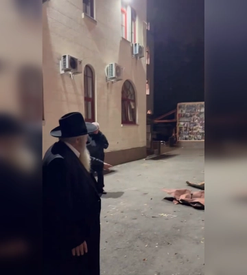 В Подольском районе Киева в результате атаки шахедами повреждена синагога — видео