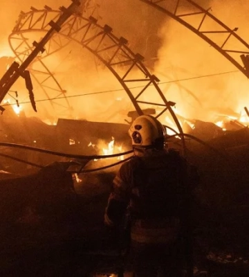 Руйнування у двох районах. Внаслідок російської атаки на Київ постраждали семеро людей: рятувальники показали наслідки удару —&amp;hellip;