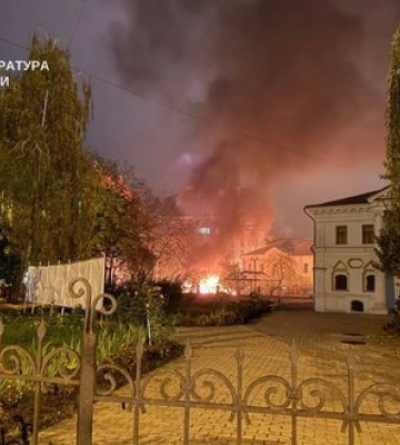 Наслідки нічної атаки БпЛА на Київ: 8 осіб травмовано, виникли пожежі. ФОТОрепортаж
