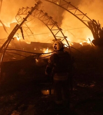 Наслідки нічної атаки БпЛА на Київ: 8 осіб травмовано, виникли пожежі. ФОТОрепортаж