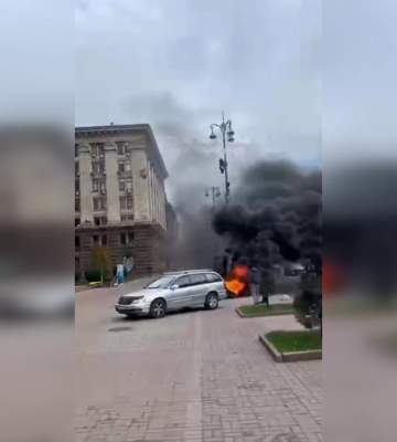 На Хрещатику біля КМДА підпалили шини: підозрюваного затримали