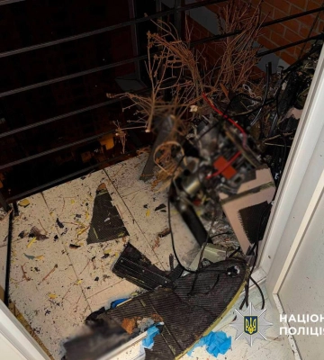У Києві на балкони багатоповерхівок впали два шахеди, які не здетонували 