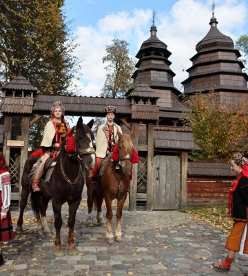 Як святкують традиційне гуцульське весілля: яскравий фоторепортаж зі Львова