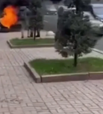 У Києві під будівлею КМДА горіли покришки, відео