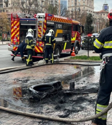 У Києві поліція затримала чоловіка, який підпалив шини на Хрещатику