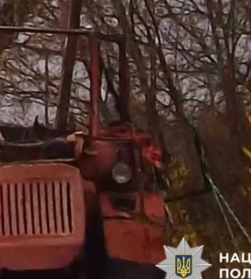 Через удар FPV-дрона на Харківщині загинув тракторист — поліція