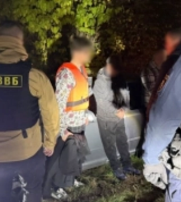 На Закарпатті затримали адвоката та його спільника за спробу незаконного переправлення чоловіка через кордон