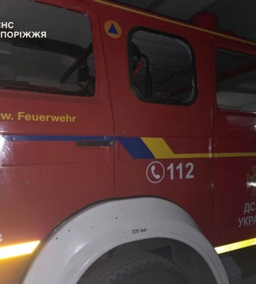 На Запоріжжі ворожий дрон влучив в автівку рятувальників, є постраждалий