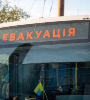 Полицейские и волонтеры спасали 6 человек в Запорожской области под обстрелами вражеских дронов Полицейские и волонтеры спасали 6 человек в Запорожской области под обстрелами вражеских дронов