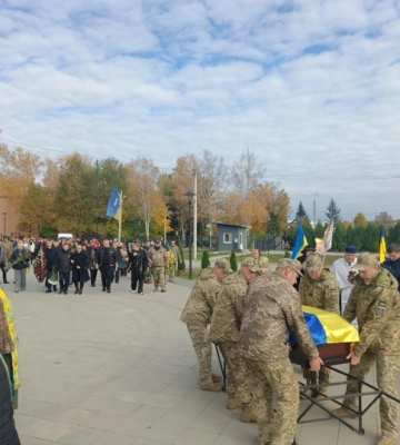 У Чернівцях поховали військового Ігоря Роя, який загинув у війні з Росією