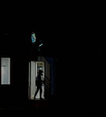 Росія вночі атакувала енергетичні об'єкти трьох областей, графіки відключення світла діють у 12 регіонах
