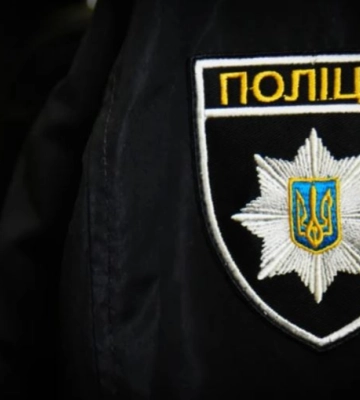Полиция начала производство после смерти мужчины в распределительном пункте на Подоле