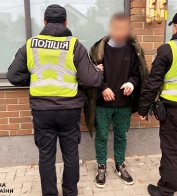 На Київщині чоловік напав із ножем на 16-річну дівчину: зловмиснику загрожує до 15 років в’язниці