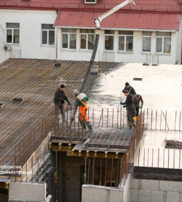 Майбутнє дитячої медицини: у Запоріжжі заливають плиту нового хірургічного корпусу