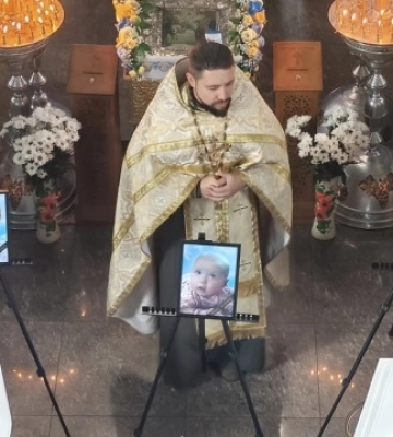 У селі Погреби на Київщині поховали вбиту російським дроном родину