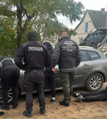 На Волині затримали рівнянина, який за 11,5 тисячі доларів намагався переправити ухилянтів за кордон