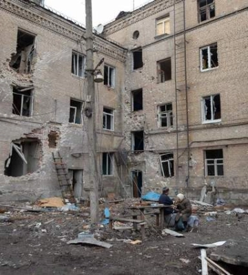 "Буду тут, поки не вб'ють": історії жителів Добропілля, яке Росія стирає з лиця землі