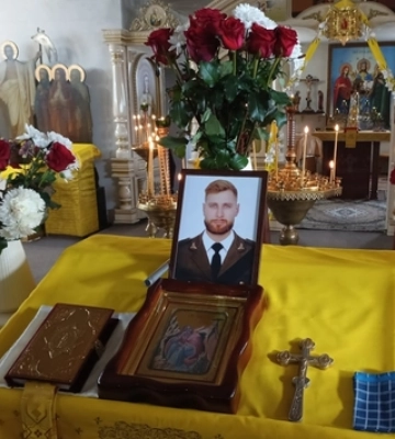 Страшне горе: на Волині попрощалися із молодим бійцем Романом Каденчуком 