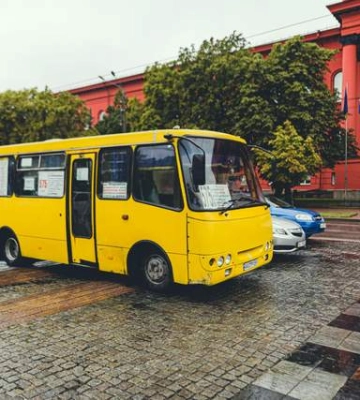 Атака по Києву: у місті перекрито одразу кілька вулиць, затримується рух громадського транспорту