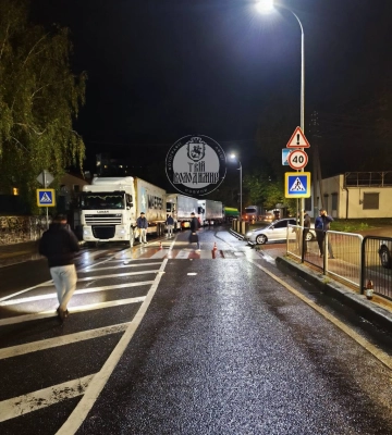 На Волині 19-річний молодик на Range Rover збив двох людей на пішохідному переході