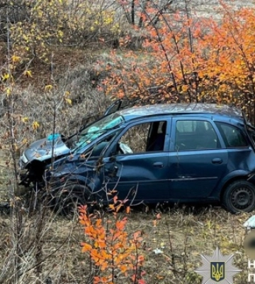 На Полтавщині перекинувся легковик: загинув водій, троє пасажирів травмовані
