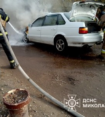 Миколаївські рятувальники ліквідували пожежу автомобіля